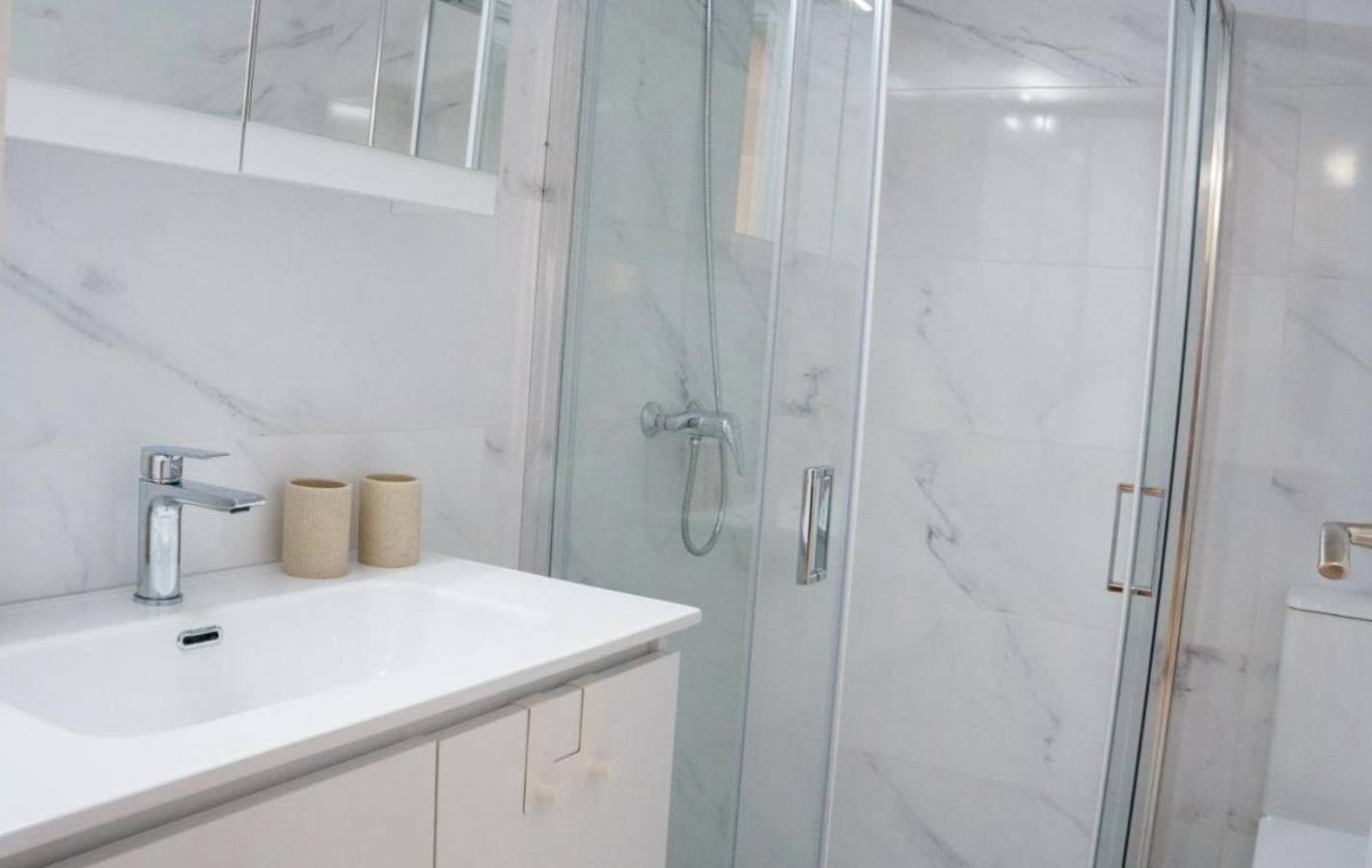 Geheel vakantieappartement, Coastal Sleeps 4 with Free Parking in Loutraki-Perachora, Korinthia