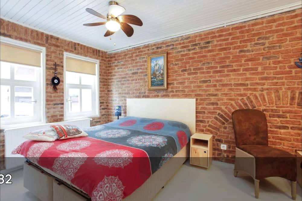 Private house with 4 separate apartments in Fatih, Istanbul