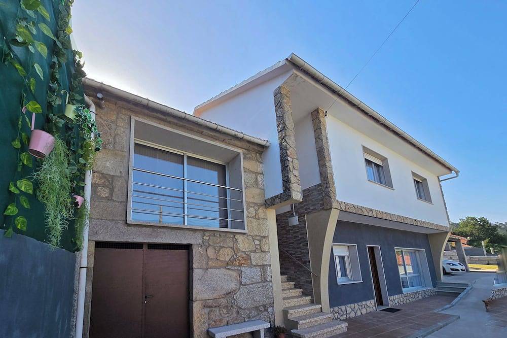 A Casa de Pepe & Lola, Casa de 5 habitaciones, 4 baños, barbacoa y jardín. in Caldas de Reyes, Provincia de Pontevedra