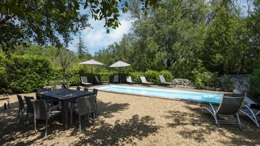 Location de vacances pour 12 personnes, avec jardin et piscine à Labeaume - 4