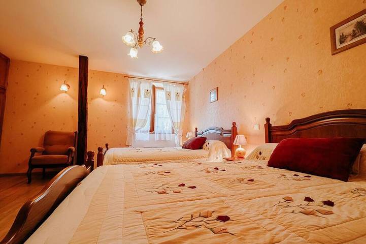 Gemütliches Ferienhaus in ruhiger Lage mit Garten, für Familien geeignet, nahe See und malerischen Dörfern in Saint-Plantaire, La Châtre und Umgebung
