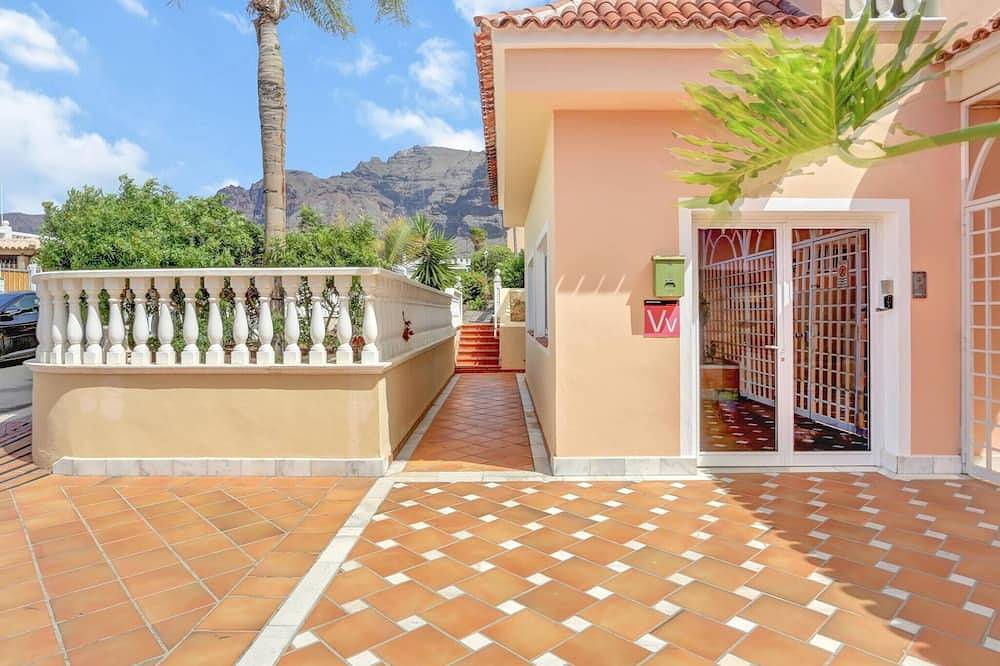 Ganze Wohnung, The Stone Apartment, Los Gigantes, Heated Pool in Playa de los Guíos, Santiago del Teide