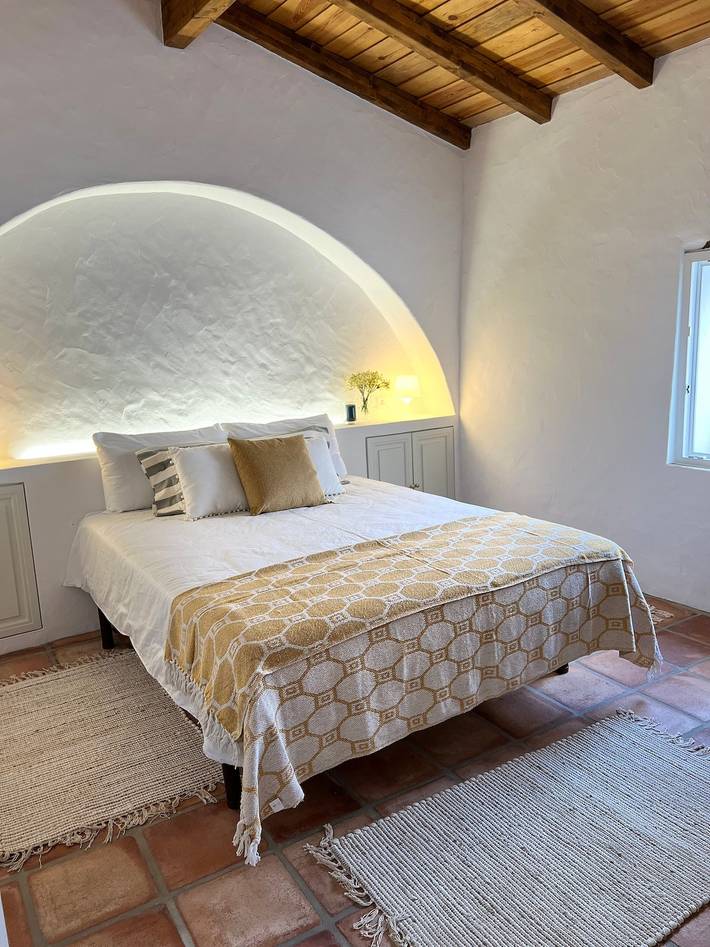 Holiday Home 'Casa Das Chaminés' with Private Terrace, Private Garden and Wi-Fi in Évora District
