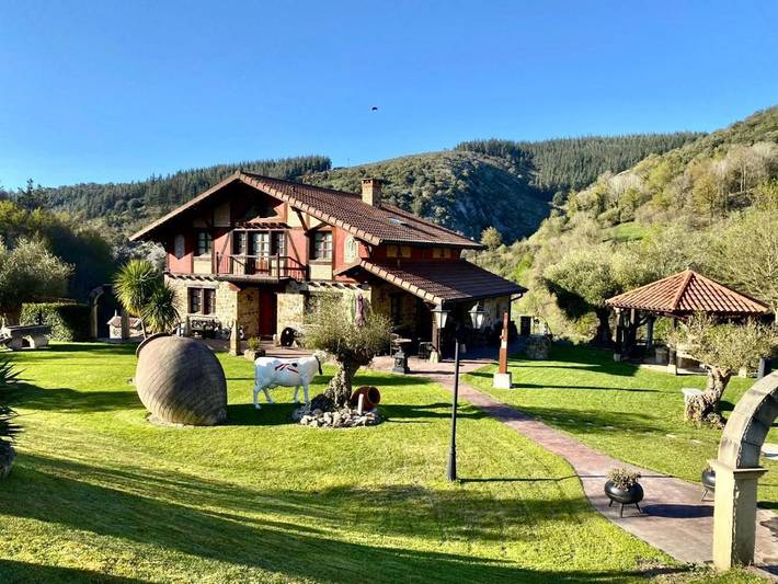 Chalet para 8 personas, con piscina además de vistas y jardín, Familias con niños en Vizcaya - 2