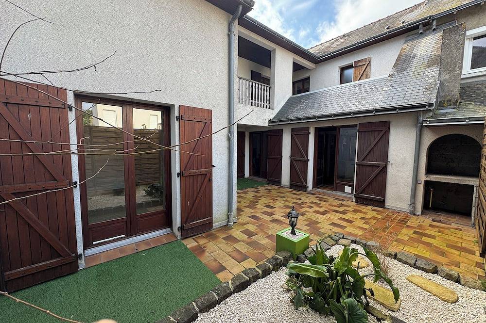 Large house, 25 min from Puy du fou, 2min from Cholet station, 6 bedrooms (12p) in Cholet, Cholet und Umgebung