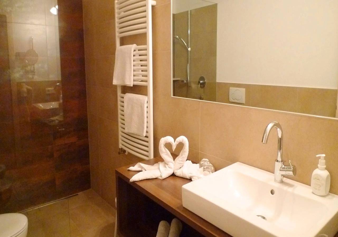 Zimmer 'Moriggl Zimmer Seilschaft 2' mit Bergblick, gemeinsamer Terrasse und Wlan in Burgeis, Mals