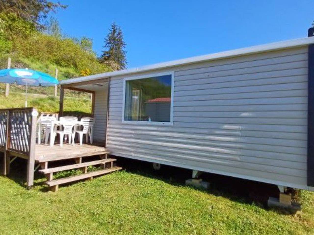 Casa móvil cómoda para 4 personas con terraza en Langogne in Langogne, Macizo Central