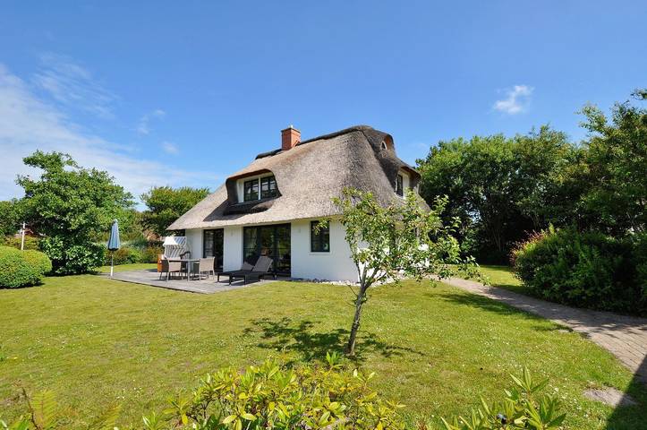 Ferienhaus "Lo's Cottage"- Modernes Reetdachhaus mit Sauna im Garten für 6 Personen in St. Peter-Ording, Eiderstedt