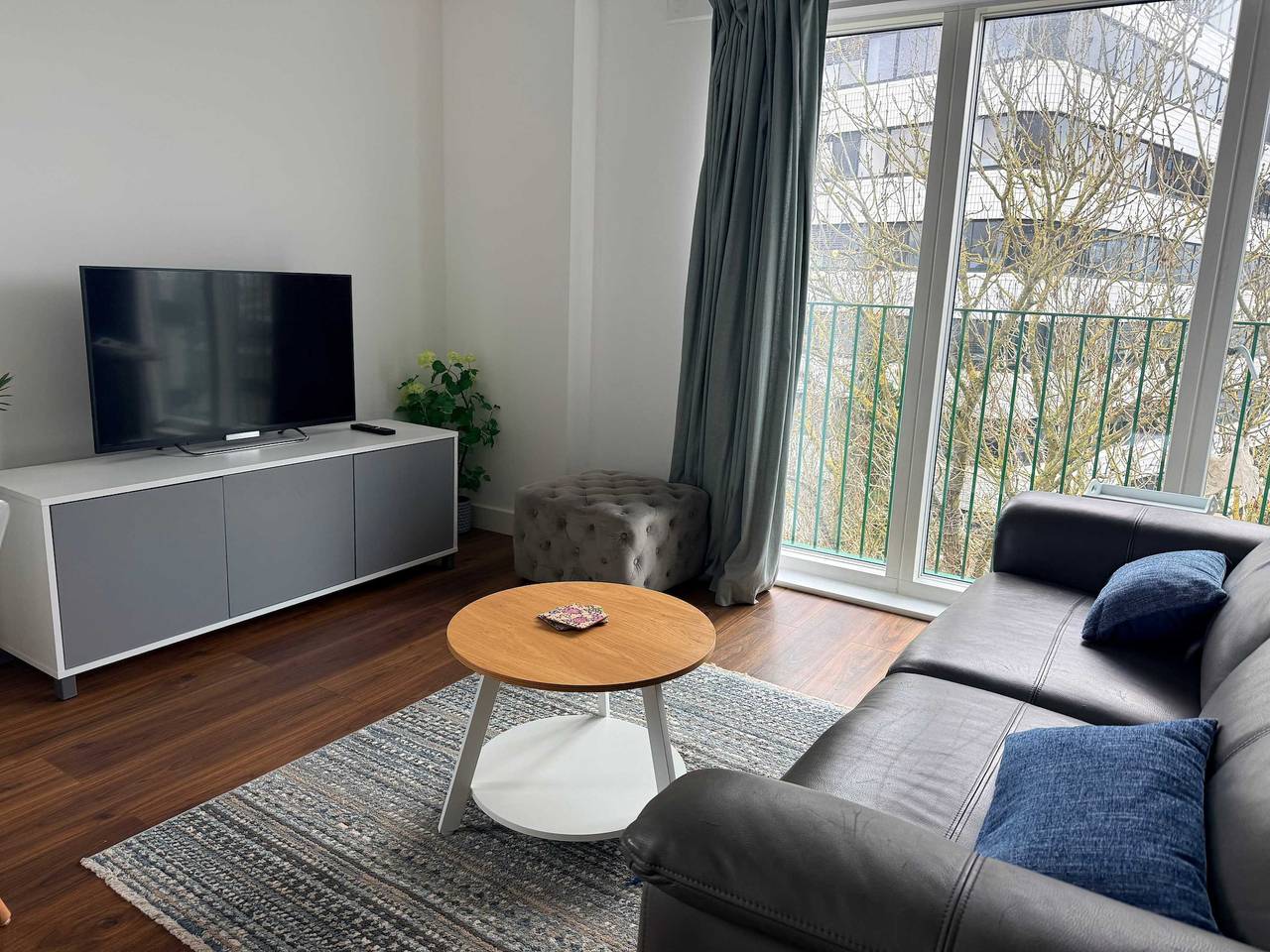 Entire apartment, 2Br Bracknell Apt Near Ascot | Parking & Wifi in Bracknell, Berkshire