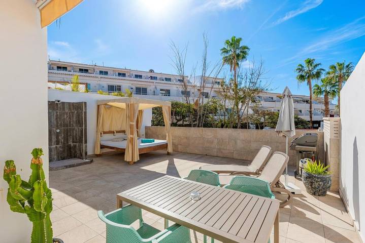 Hôtel pour 4 personnes, avec vue ainsi que piscine et terrasse