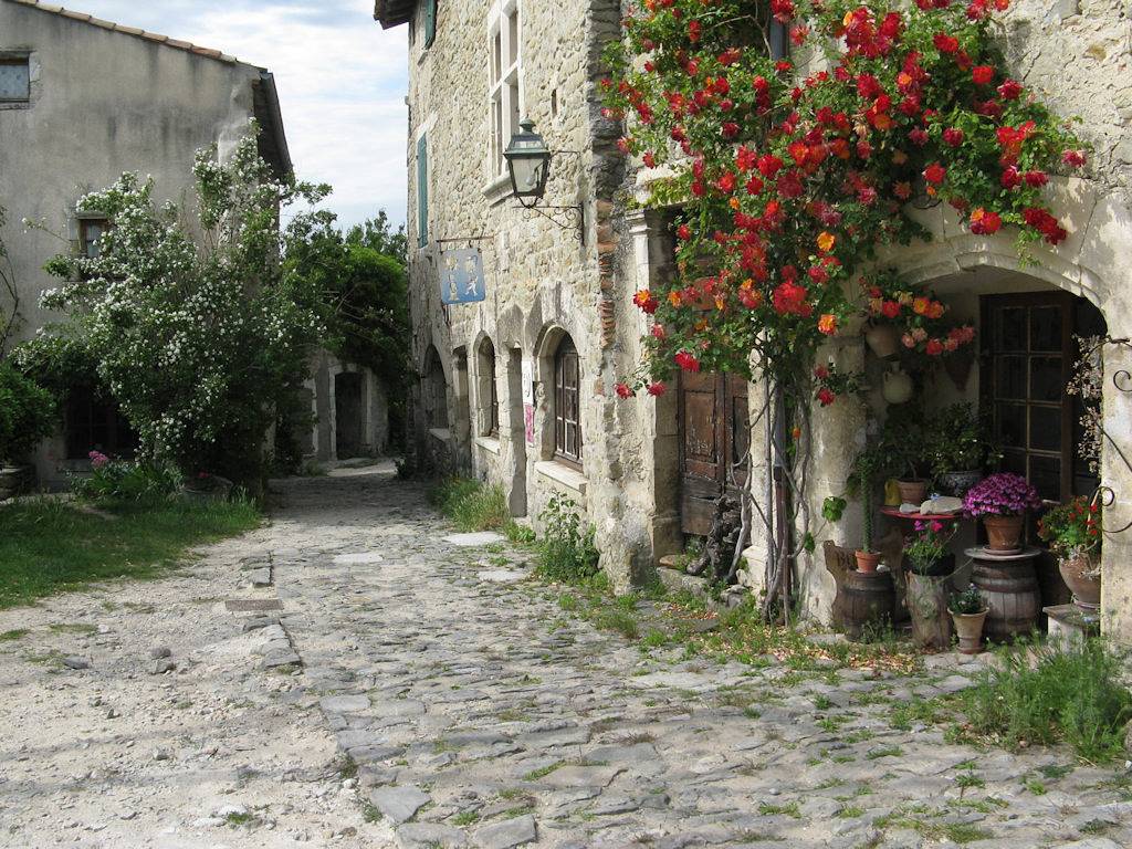 Maison de caractère dans un village perché de la Drôme in La Bégude-de-Mazenc, Région de nyons