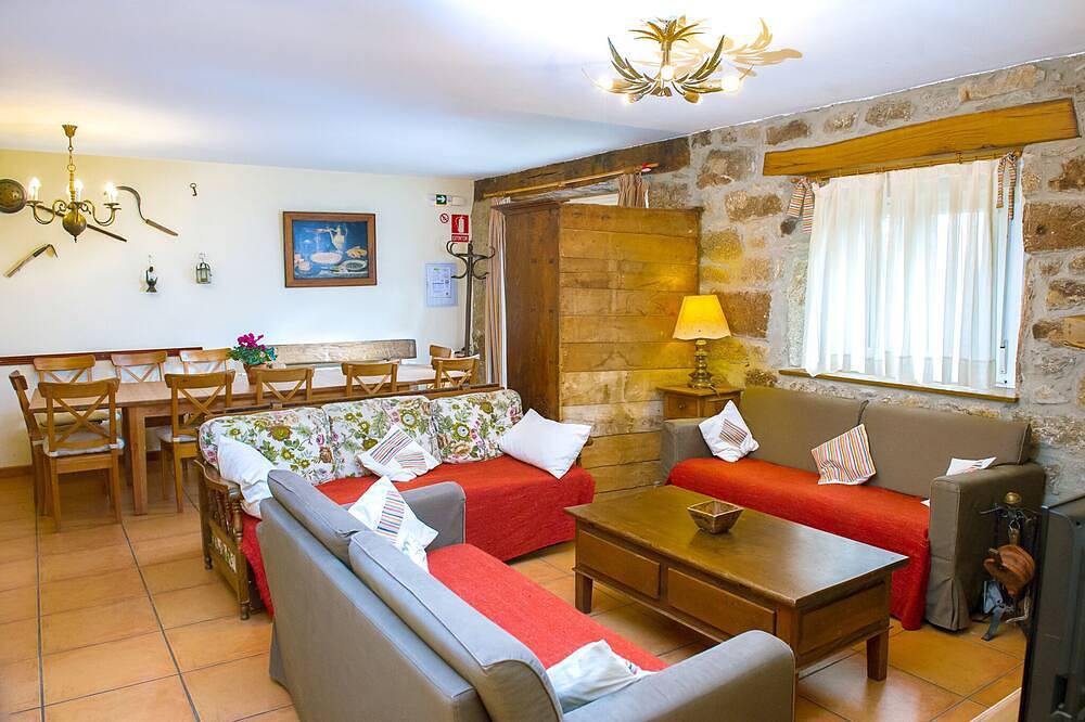 Rural complex of 3 houses for 19 beds in Cobreros, Zamora Provinz