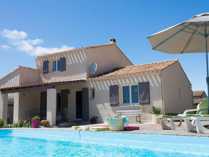 Villa pour 8 personnes, avec Terrasse ainsi que Jardin et Piscine