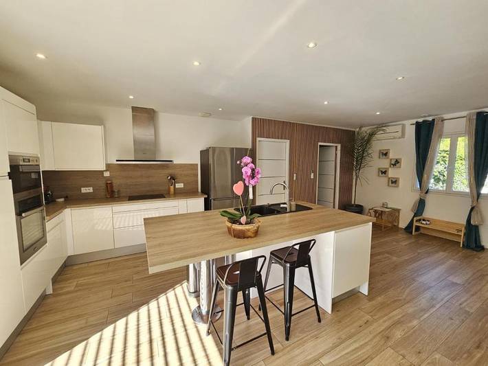 Location de vacances pour 8 personnes, avec piscine ainsi que jardin et vue, animaux acceptés à La Crau - 2