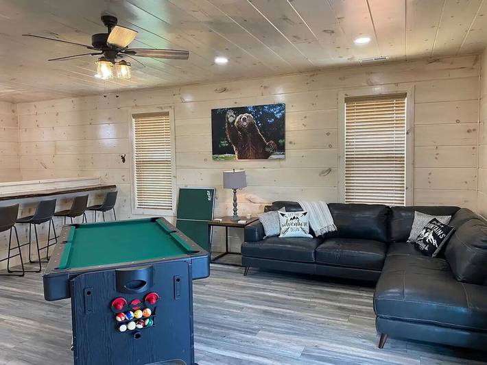 Vacation rental for 8 people, with hot tub and balcony in Gatlinburg