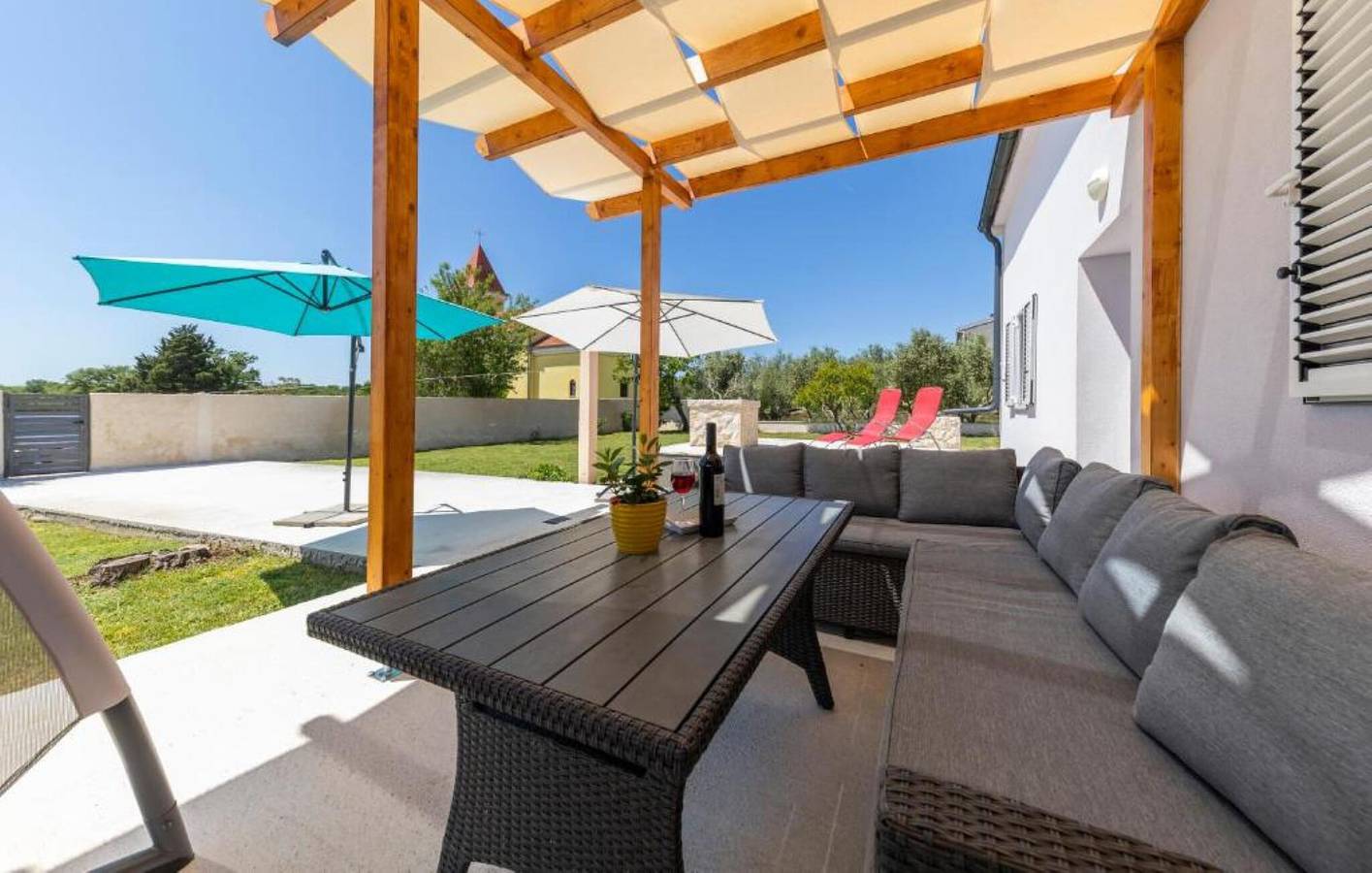 Geräumige 2-Zimmer-Wohnung mit Terrasse und WLAN – ideal für Ihren Kurzurlaub! in Nin, Zadar