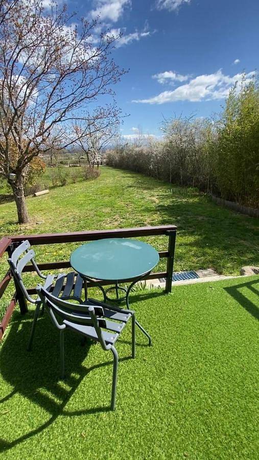 Gîte pour 4 personnes, avec jardin dans Champdieu - 2