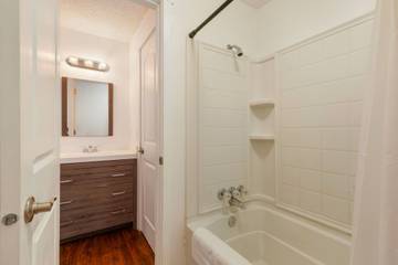 Vacation Rental for 4 Guests in Picnic Point-North Lynnwood, Snohomish County, Picture 4