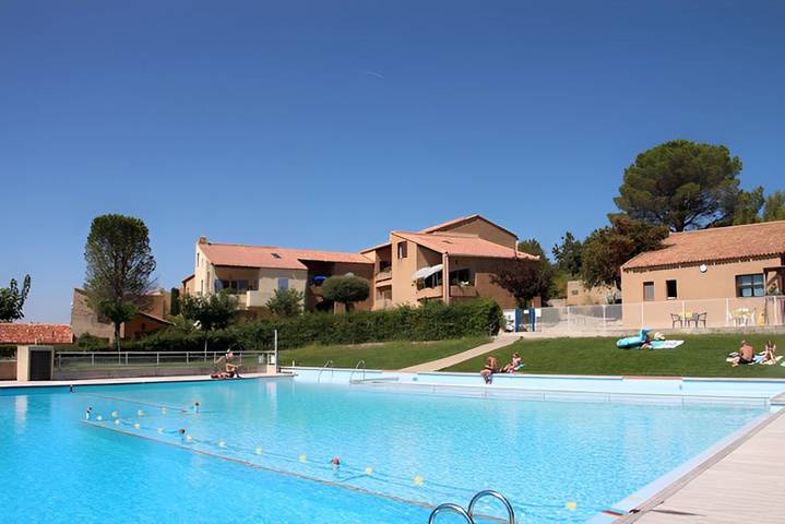 Gîte pour 6 personnes, avec balcon et piscine - 1