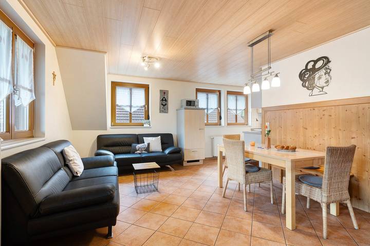 Ganze Wohnung, Ferienwohnung "Biesleblick" mit Bergblick, Gemeinschaftsgarten und Wlan in Mühlenbach, Mittlerer Schwarzwald