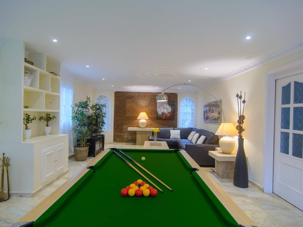 Las Chapas Playa villa heated pool, terraces, garden, pergola in Las Chapas, Marbella