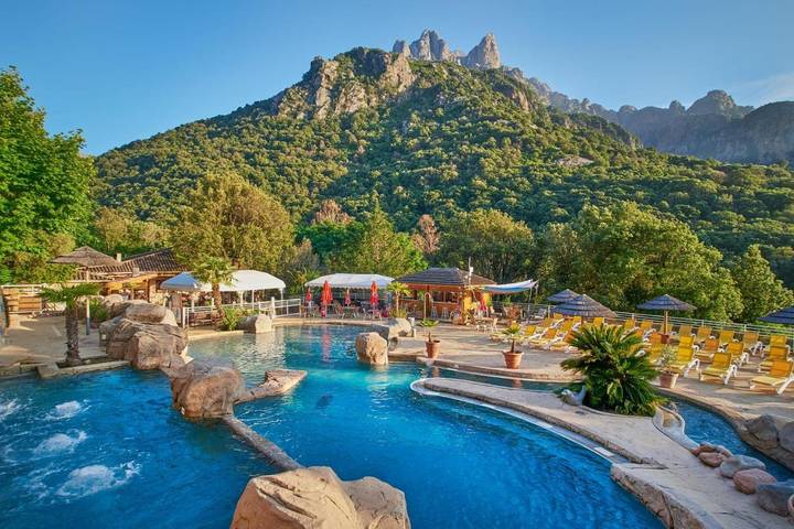 Location de vacances pour 6 personnes, avec sauna et terrasse ainsi que vue et piscine dans Porto (Corse)