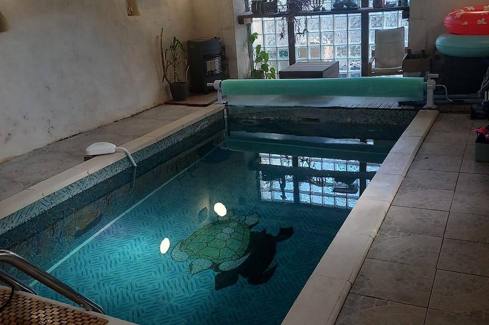 Maison de Campagne Paisible Avec Piscine à Proximité de Rennes in Chevaigné, Rennes region