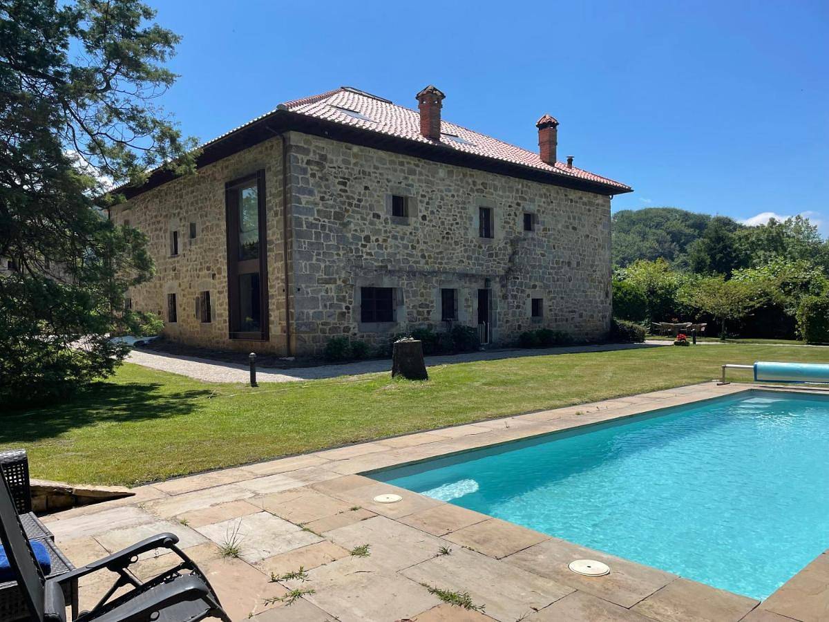 Casa Córdoba in Santa María de Cayón, Costa de Cantabria