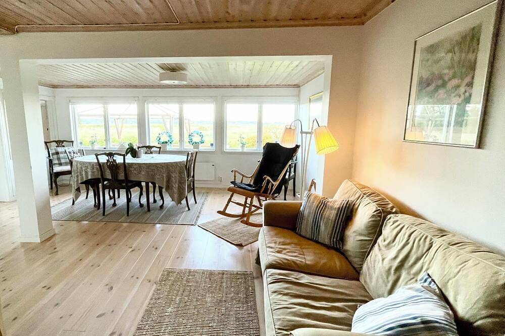 Seaside plot with private jetty, rowing boat & sunset in Mälaren