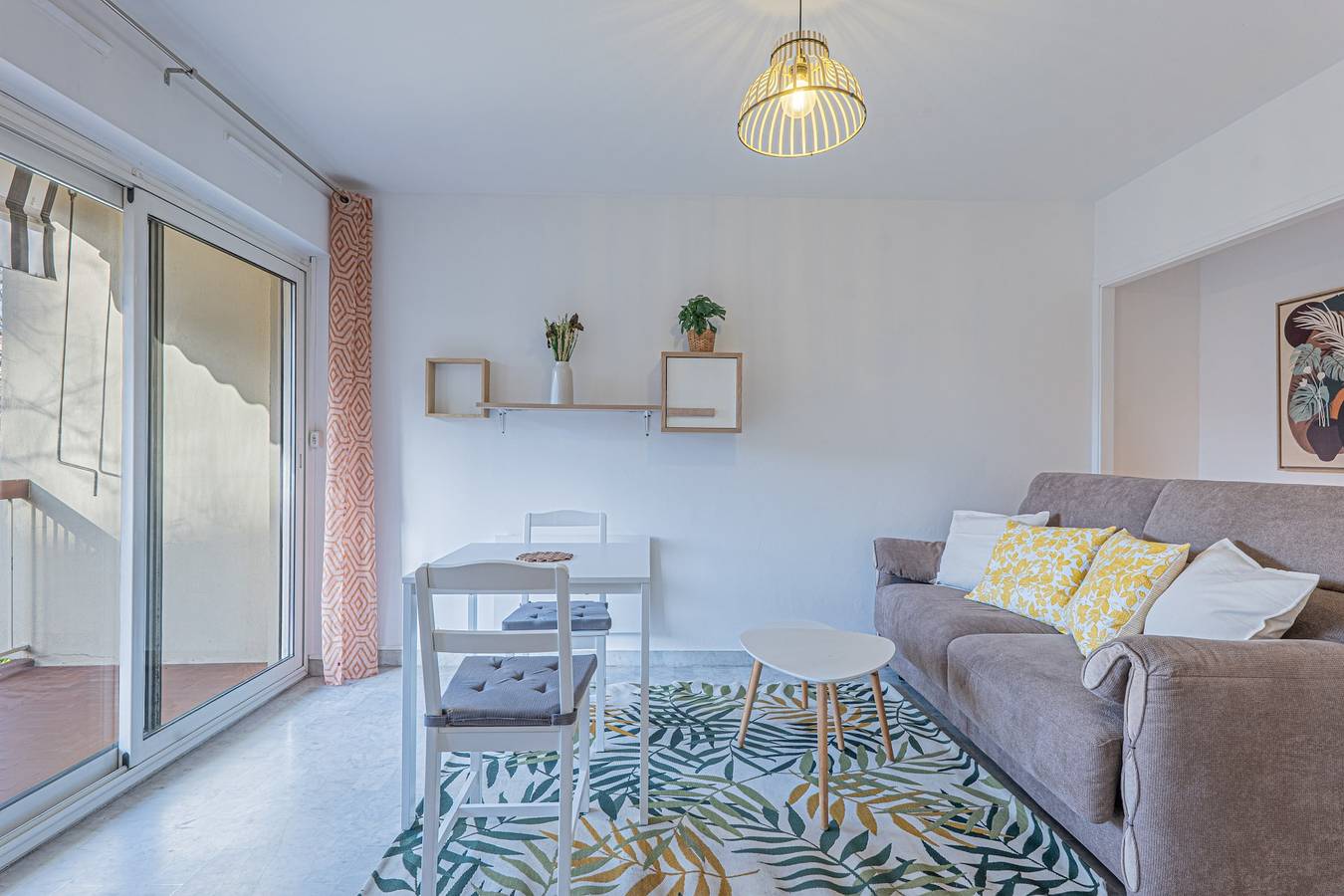 Studio entier, Studio avec balcon et parking proche plages in La Bocca, Cannes