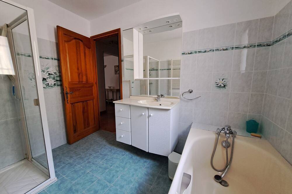 Quiet 2-Bedroom Villa in Montbrun-les-Bains, Nyons region