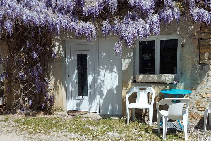 Gîte pour 3 personnes, avec Jardin à Arbois (homonymie)