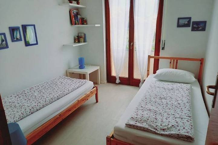 Appartement entier, Calme, proche de la Plage et Spacieux avec Parking Privé. Animaux Acceptés. in Riva del Garda, Montagnes autour du lac de Garde