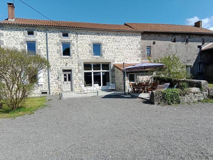 Location de vacances pour 15 personnes, avec jardin et terrasse, animaux acceptés à Saint-Estèphe (Dordogne) - 2