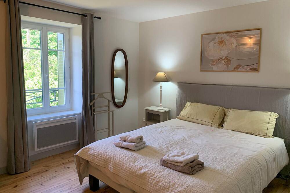 Gîte rénové campagne chic, 6 chambres pour 13 pers., jardin, terrasse, Haute-Loire in Siaugues-Sainte-Marie, Haute-Loire