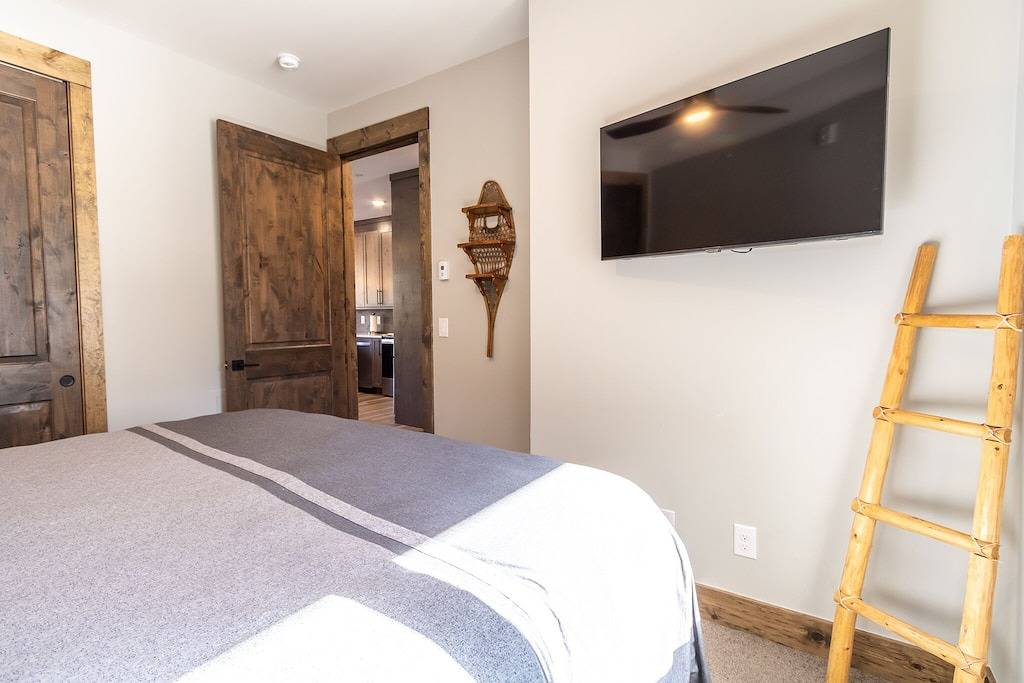 Ganze Wohnung, New Complex Close to Shuttle for Easy Access to Resort w/ Private Patio! in Arapahoe Basin