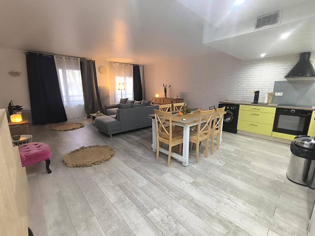 Appartement entier, Two-Bedroom Apartment in Mantes-la-Jolie, Yvelines