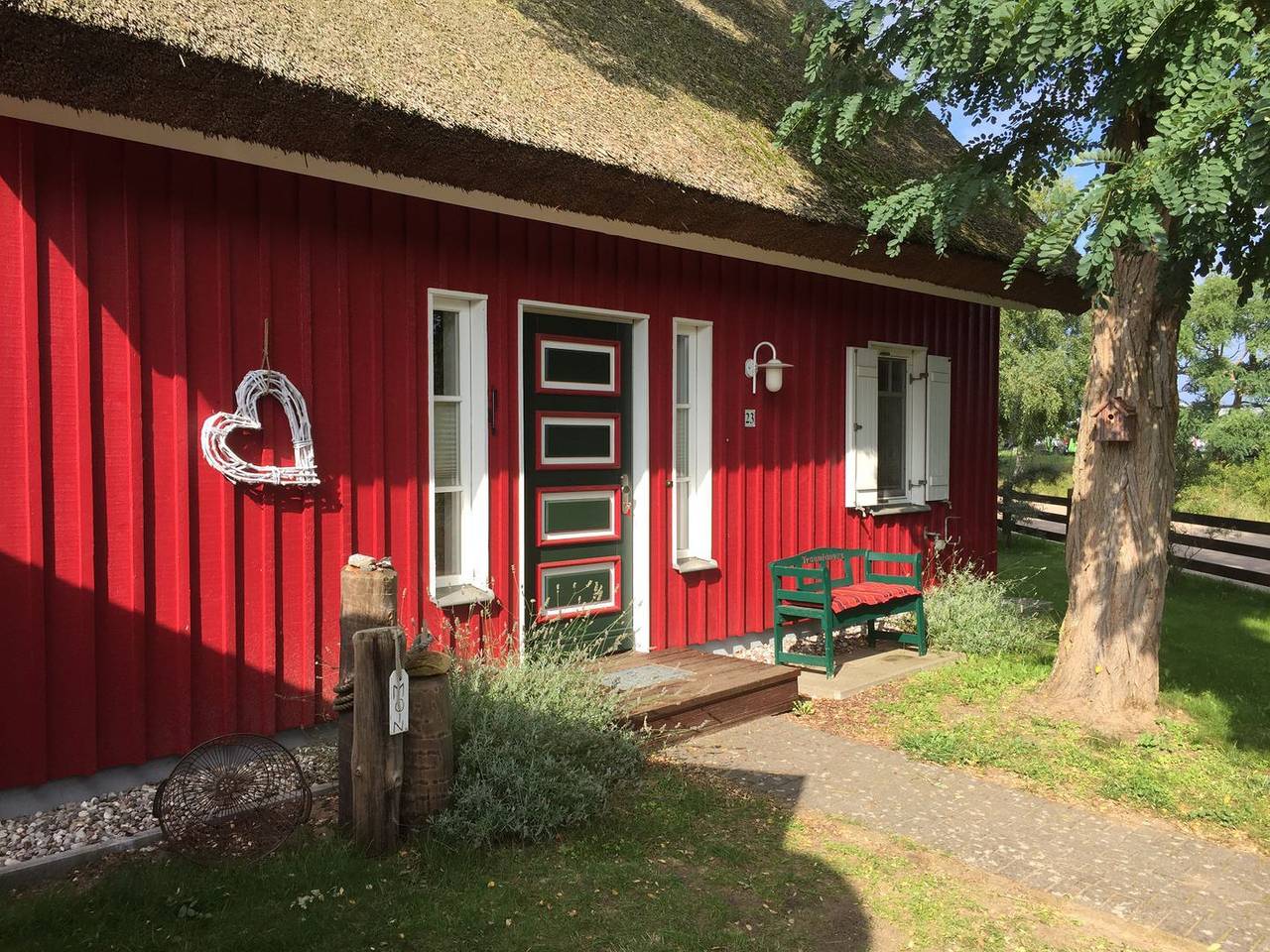 Ferienhaus "Traumfänger" mit Blick über weite Weiden und Salzgraswiesen in Wieck am Darß, Fischland - Darß - Zingst