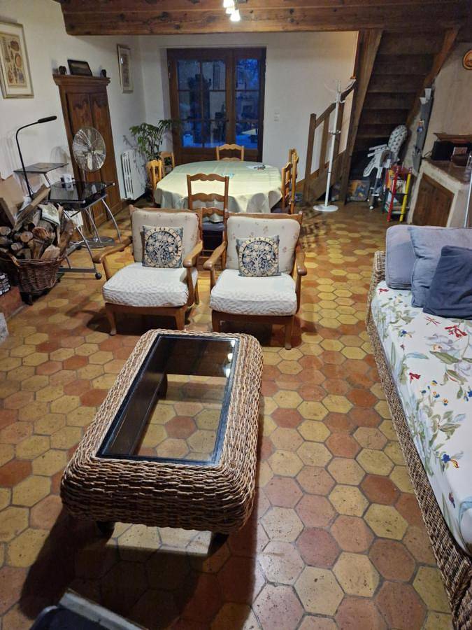 Gîte pour 8 personnes, avec piscine ainsi que vue et jardin à Tournus - 4