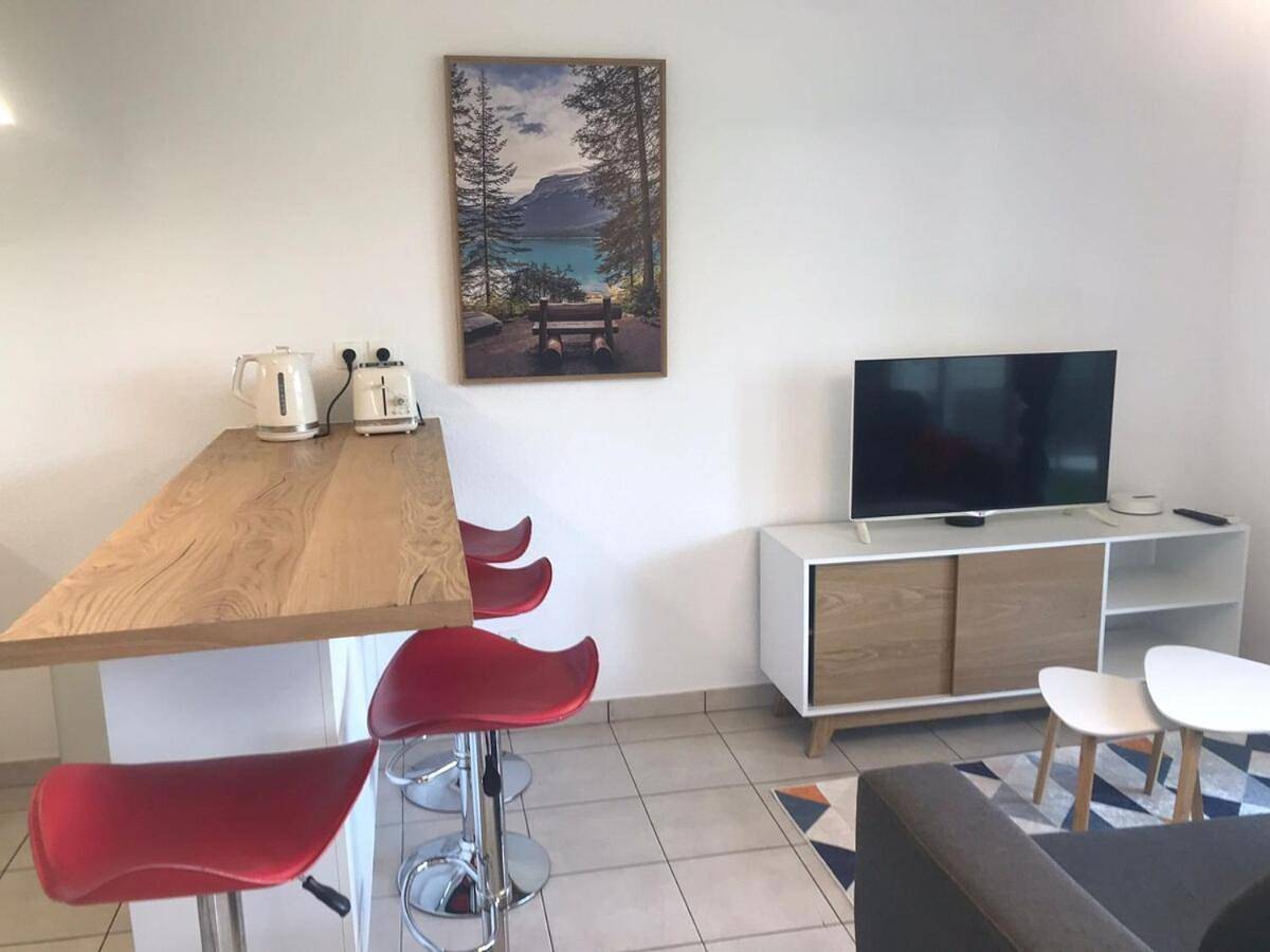 Appartement entier, One-Bedroom Apartment in Nangy, Région de Saint-Julien-en-Genevois