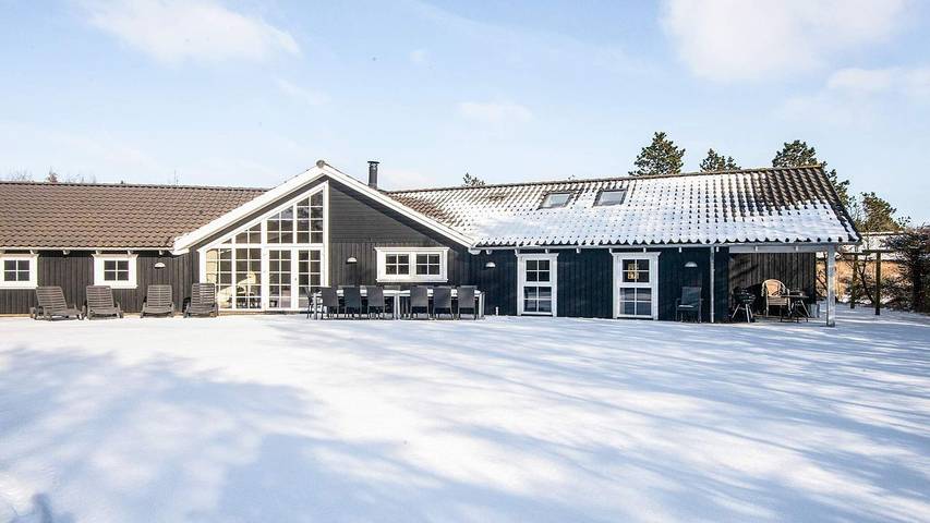 Ferienhaus für 15 Personen, mit Pool und Whirlpool in Blavand