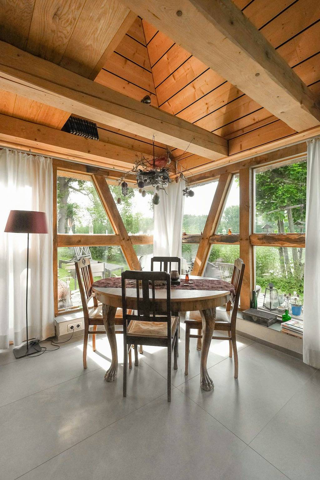 Fischerkate am See mit magischem Garten in Grebin, Südliche Ostseeküste