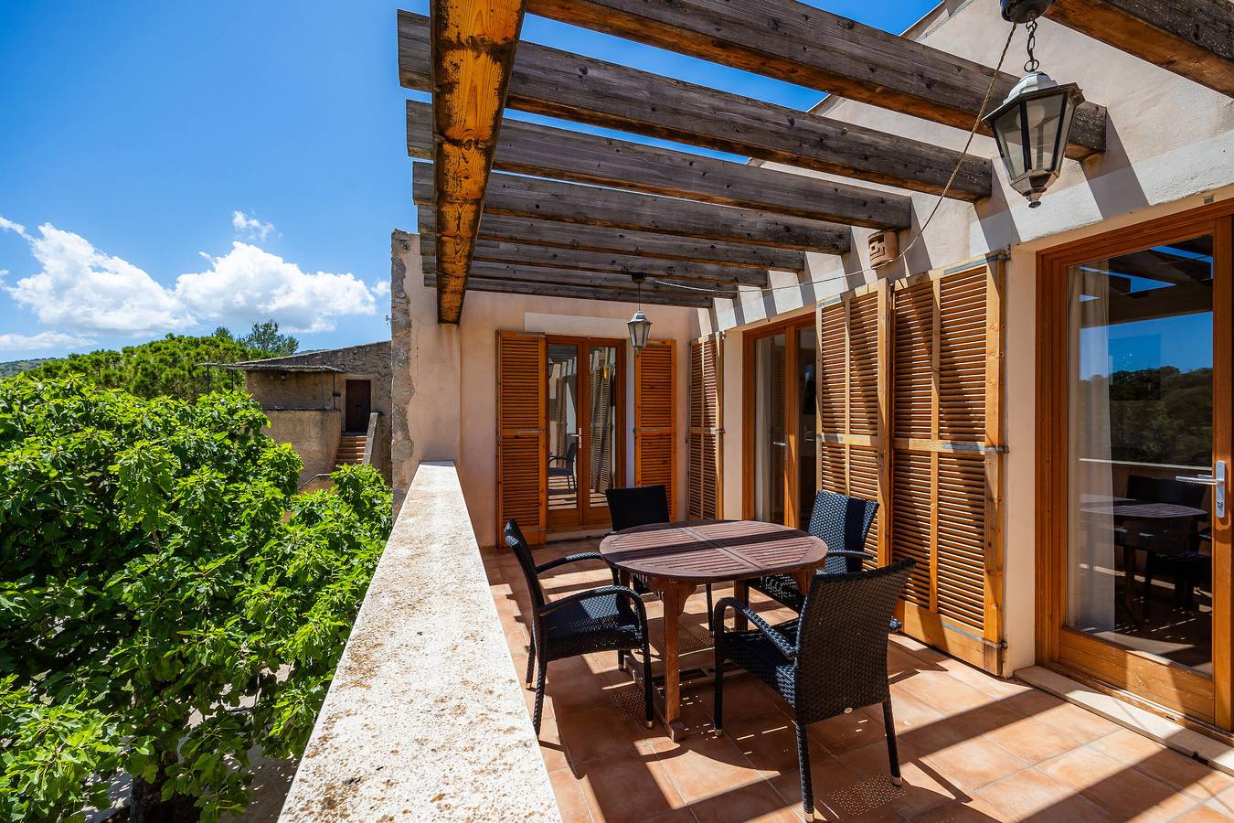 Apartamento entero, Apartamento 'Es Colomer' con vistas a la montaña, piscina compartida y Wi-Fi in San Lorenzo de Cardessar, Mallorca Este