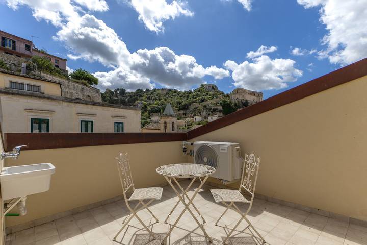 Chambre 'Lì' avec vue sur les montagnes, Wi-Fi et climatisation in Scicli, Province de Ragusa