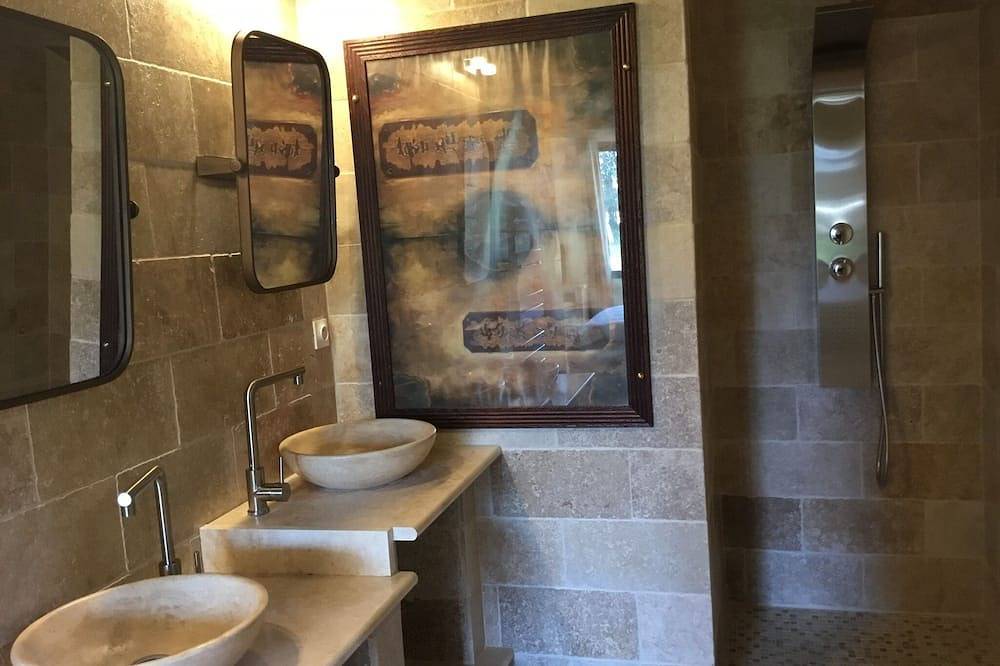 Encantadora casa de campo en casa de campo provenzal renovada entre Alpilles y Lubéron in Noves, Region de Arles