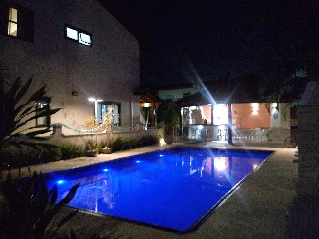 Caraguatatuba, Haus mit Pool, 100 m Strand, Wifi, Barbecue, 24h Sicherheit in Caraguatatuba, Região Metropolitana do Vale do Paraíba e Litoral Norte