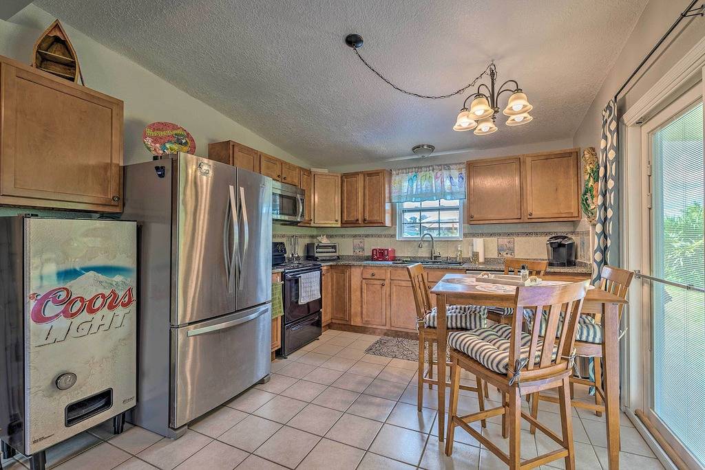 2 Mi to Beach: Canal-Front Home in Hudson! in Hudson, Pasco County