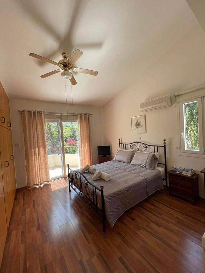Villa for 12 people, with Terrace and Garden as well as Pool and View in Limassol