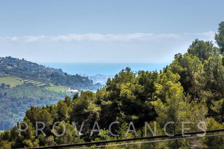 Villa pour 8 personnes avec balcon/terrasse in Carros, Côte méditerranéenne (France)