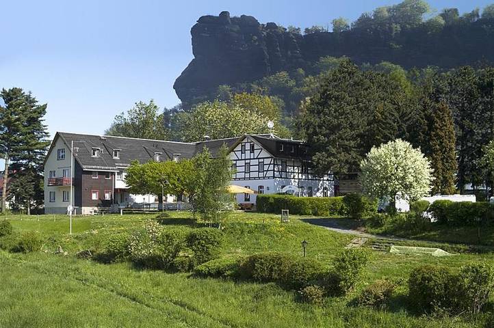 Hotel, mit Terrasse und Garten sowie Sauna in Königstein